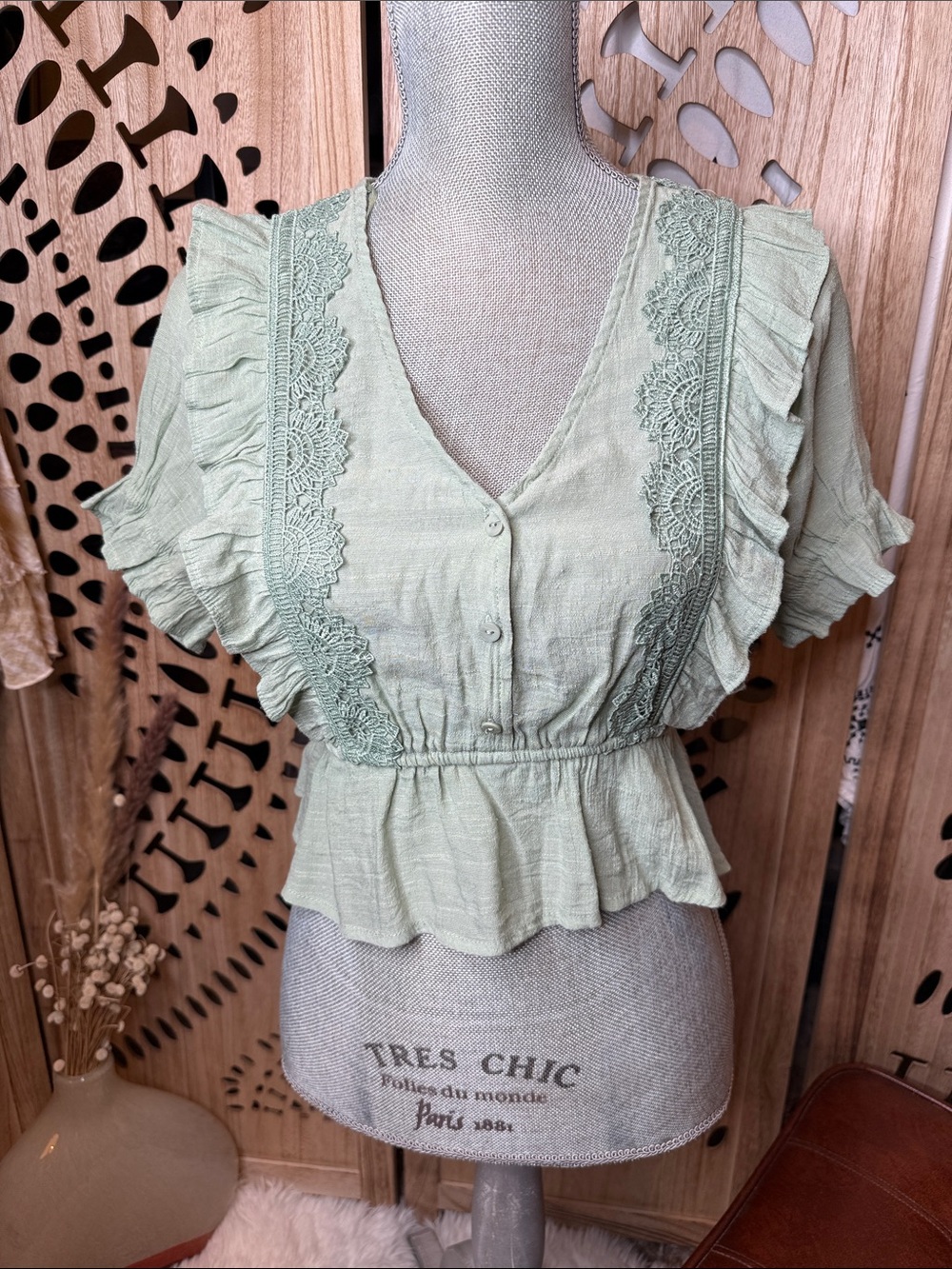 Source Unknown Sage Green Ruffled Lace Crop Top